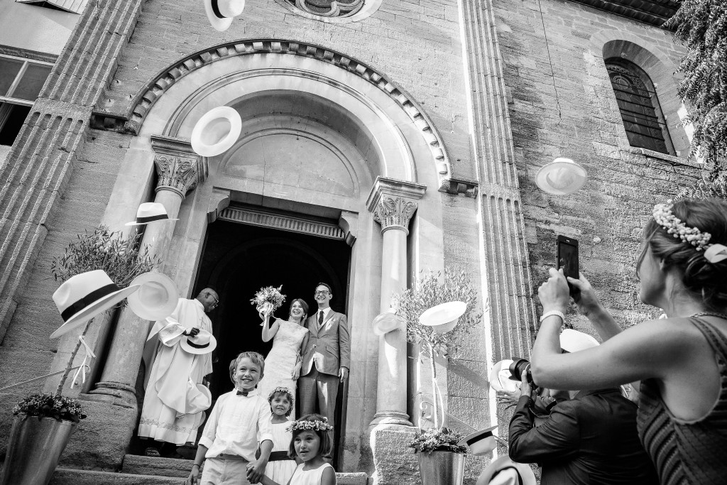 mariés église, sortie église mariage