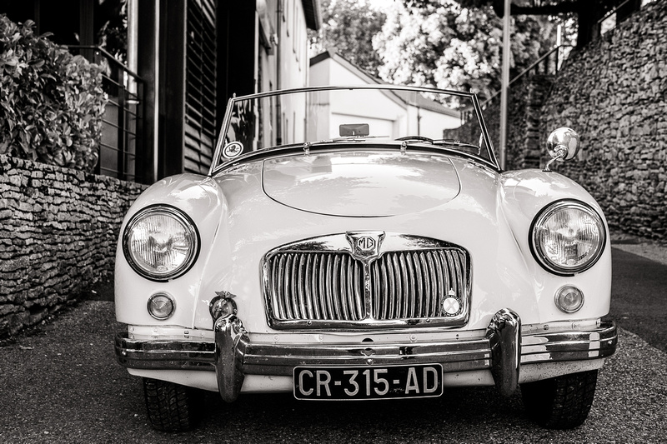 La décoration de voiture de mariage - c'est faisable!  Voiture mariage, Décoration  voiture mariage, Voiture de mariés